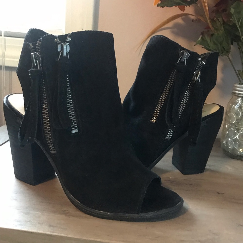 NWOT Dolce Vita peep toe booties black